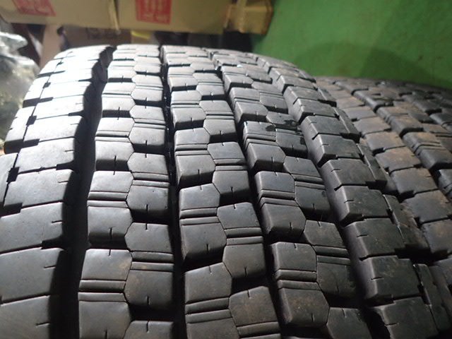 245/70R19.5 スタッドレスタイヤ1本　19.5×6.75　鉄ホイール　ブリヂストン　2023年製　バリ山　24042311_画像5