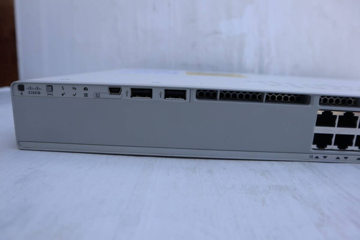 E7978(RK) Y Cisco Catalyst 9200L 24 4x1G(C9200L-24T-4G-E V01) / AC電源コード付き_画像2