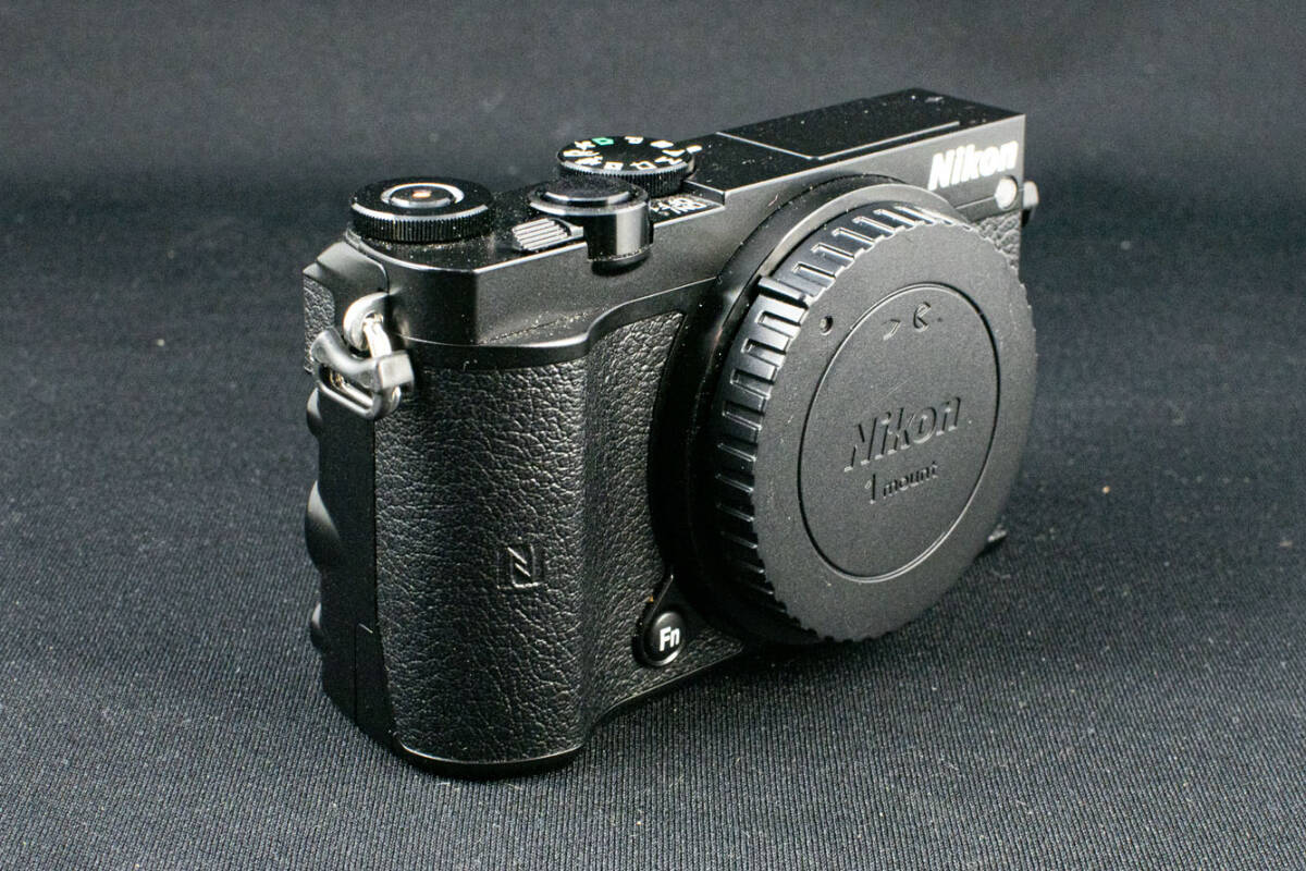 【ジャンク通電せず】Nikon 1 J5 ブラック 本体_画像3