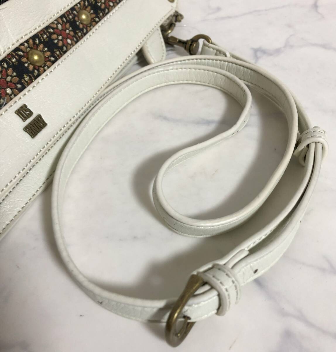 no22680 ANNA SUI Anna Sui leather PVC fake fur tassel diagonal .. shoulder bag pochette *
