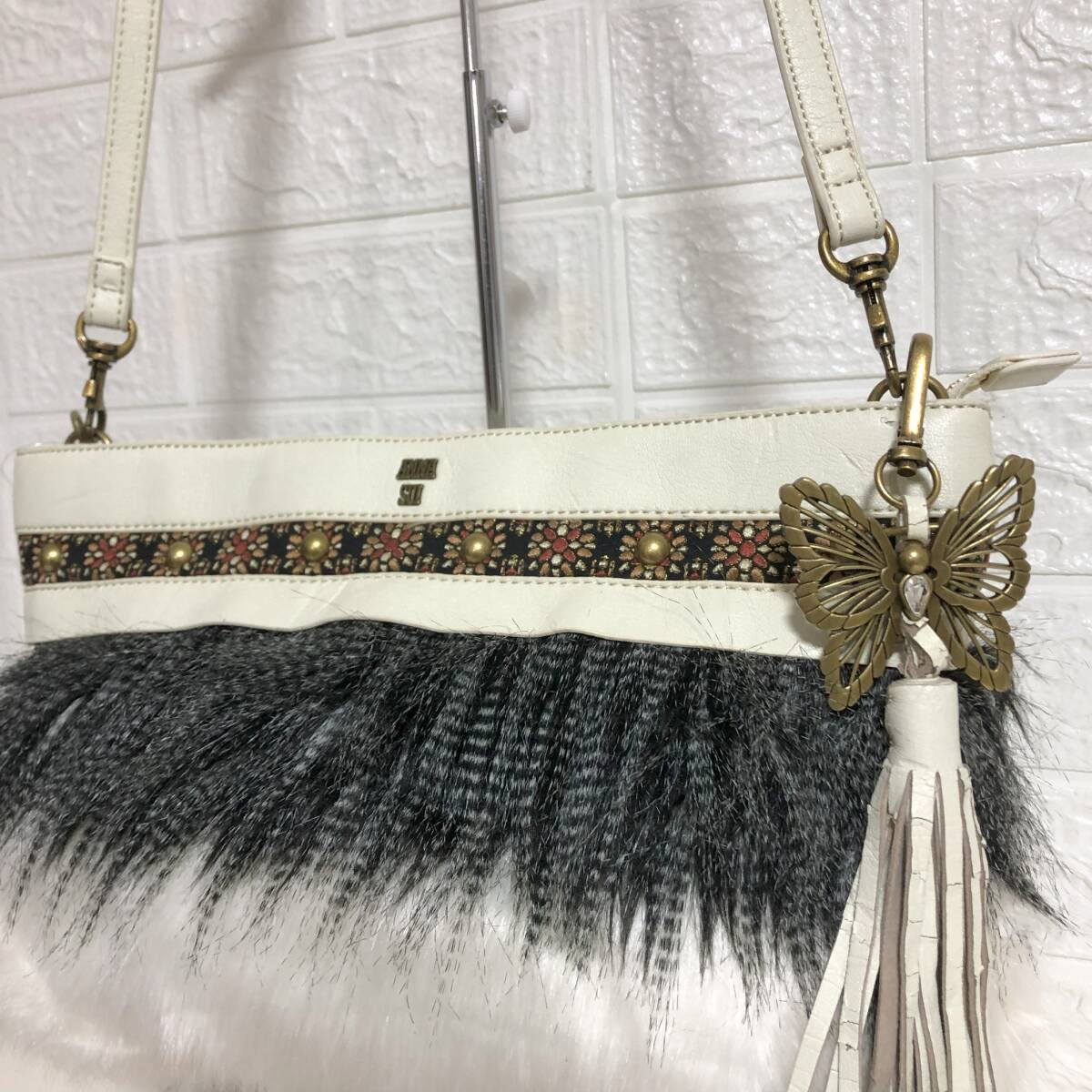 no22680 ANNA SUI Anna Sui leather PVC fake fur tassel diagonal .. shoulder bag pochette *