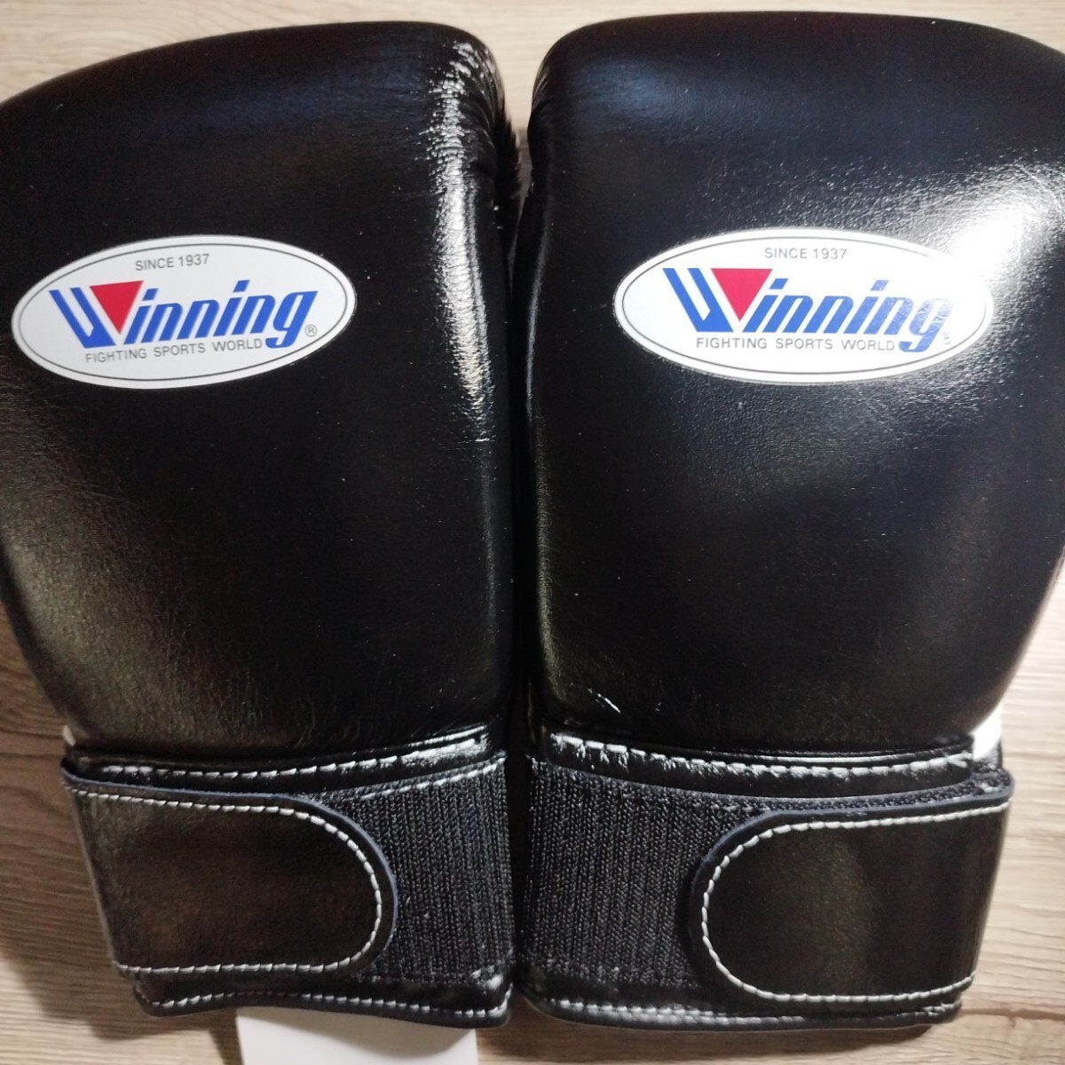 ウイニング ボクシンググローブ Winning ウイニング プロフェッショナルタイプ10オンス マジックテープ式 ボクシンググローブ MS-300-B 黒の画像1