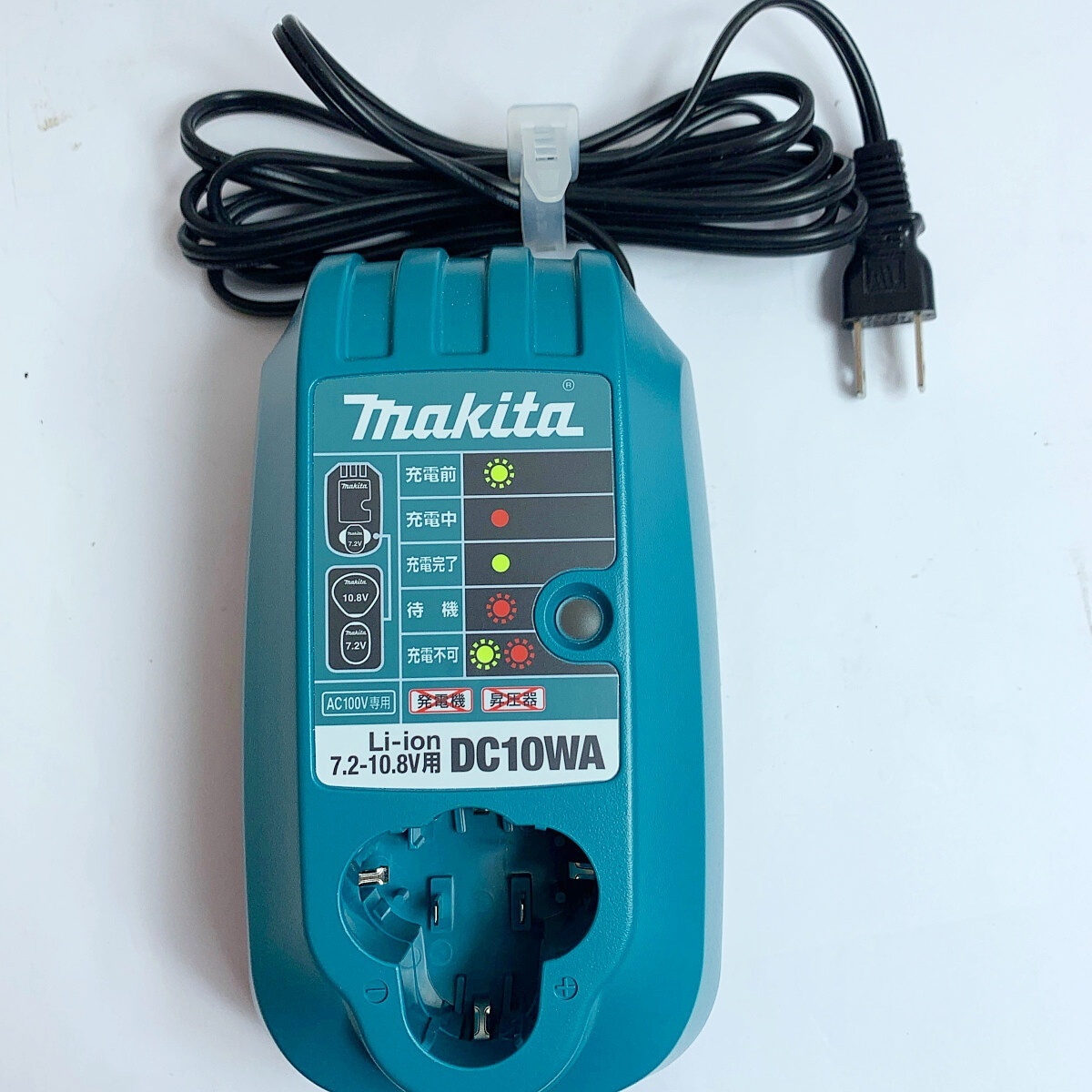 ♭♭ MAKITA マキタ 充電式ドライバドリル　10.8V　充電器、バッテリー1個、ケース付 DF030D 目立った傷や汚れなし_画像2