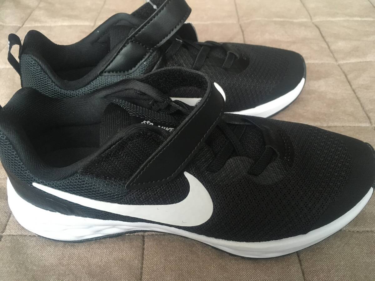 新品 未使用 ナイキ スニーカー 21.0 NIKE 21センチ ナイキレボリューション キッズ スニーカー ジュニアスニーカーの画像3