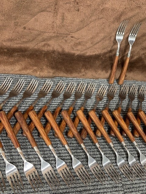* Fork * set sale *42 pcs set * wooden pattern attaching Fork * stainless steel * restaurant * coffee shop * Cafe * eat and drink shop * secondhand goods *