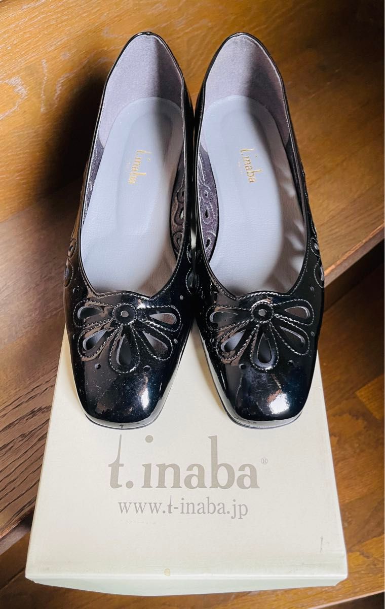 新品未使用◆ t.inaba エナメル パンプス ブラック フラワー/花 透かし　23cm