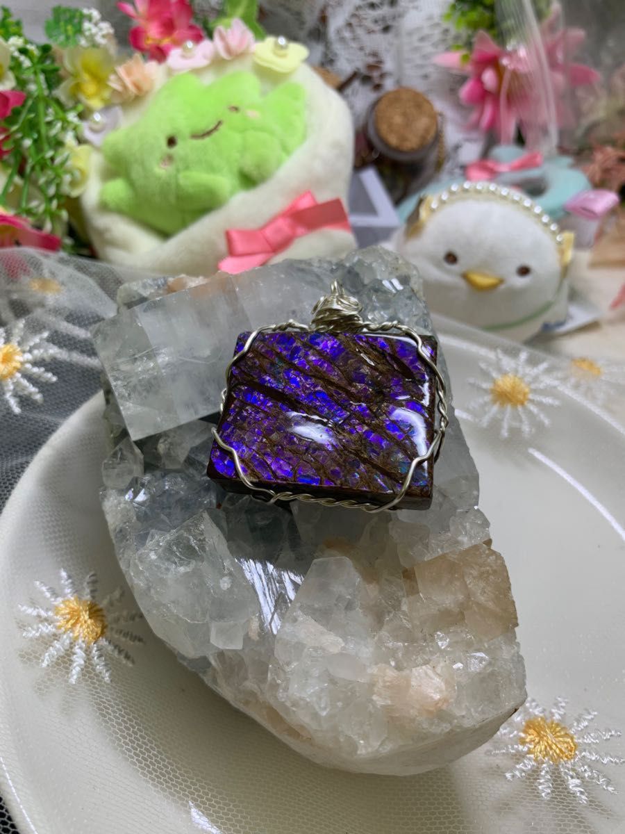 高品質 珍しい虹輝アンモライト 天然石 かけら 欠片 竜の鱗 原石 ペンダントトップ カナダ産