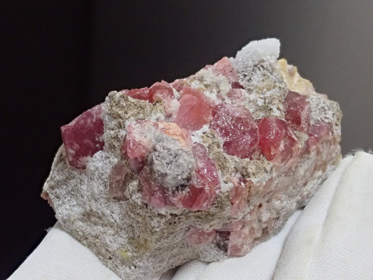 【ラズベリーガーネット】グロッシュラーガーネット 灰礬柘榴石 原石 標本の画像2