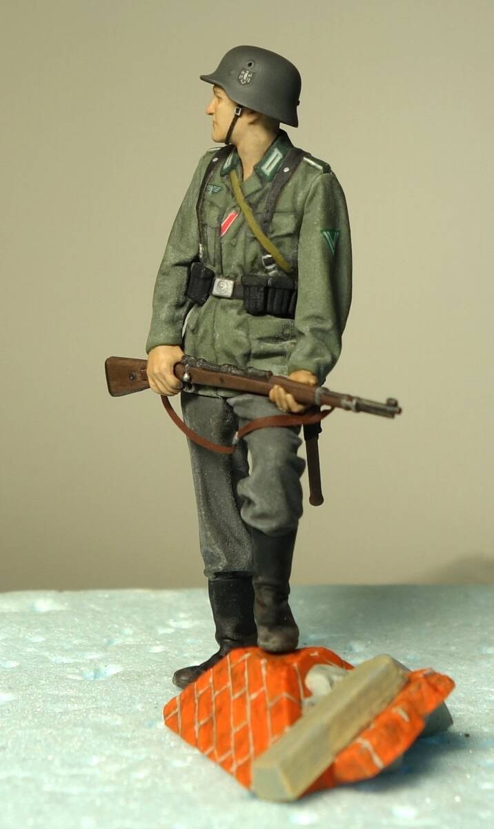 タミヤ 1/35 ドイツ国防軍兵士1体【２７】組み立て塗装済完成品 TAMIYA 1/35 WW2 German Wehrmacht Soldier, build and Painted finished.の画像3