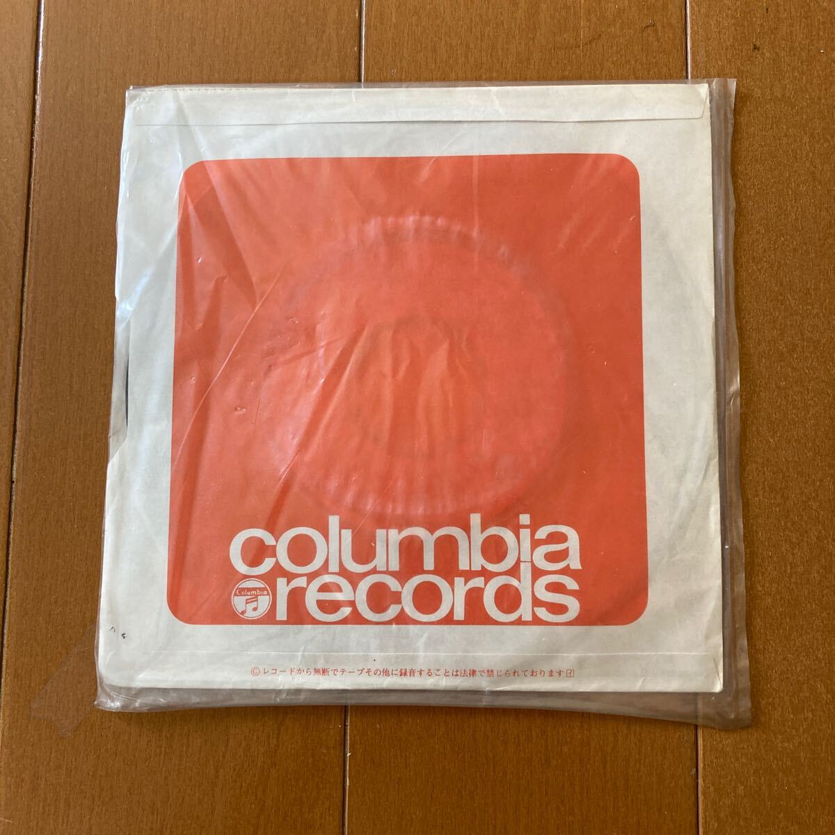 ※05 レコード店在庫品 未使用品 内藤はるみ 「光がこぼれる街で」 EP盤レコード COLUMBIA SCS-209