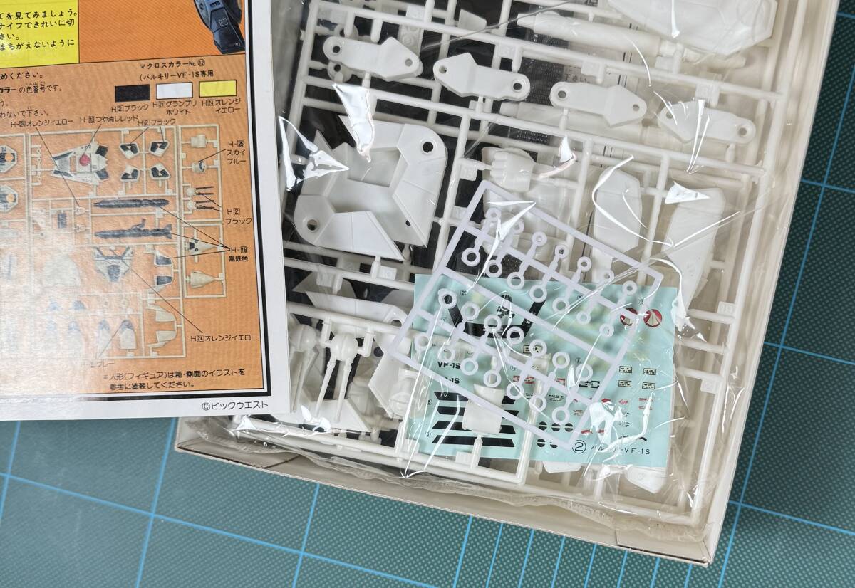 ARII 復活!マクロス15周年記念(初期版) 1/100 VALKYRIE VF-1S.の画像7