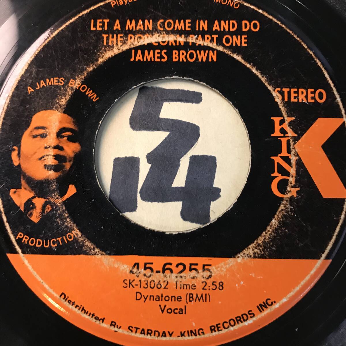 試聴 JAMES BROWN LET A MAN COME IN AND DO THE POPCORN PART ONE 両面VG++ SOUNDS EX JBのストラット _画像1
