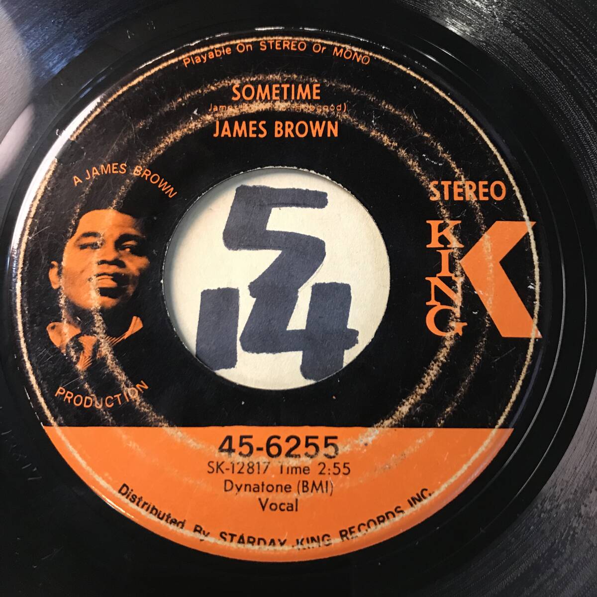 試聴 JAMES BROWN LET A MAN COME IN AND DO THE POPCORN PART ONE 両面VG++ SOUNDS EX JBのストラット _画像2
