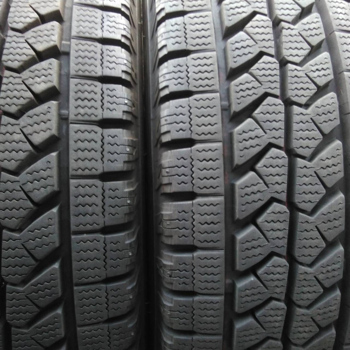 ★極良品★ブリヂストン 21年製 トラック用冬タイヤ 6本セット 215/70R17.5 BRIDGESTONE BLIZZAK W979 [91]_画像2