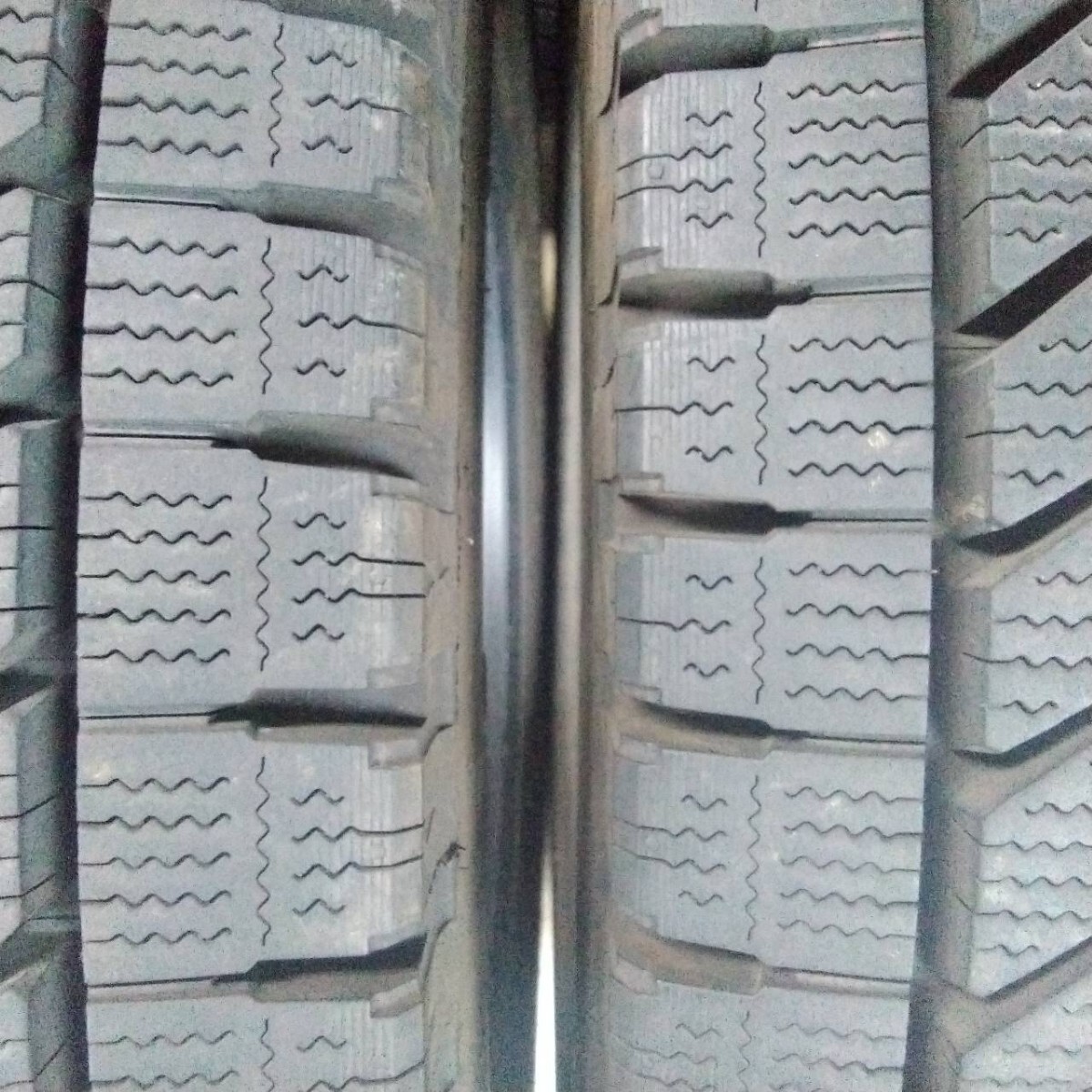 ★極良品★ブリヂストン 23年製 トラック用冬タイヤ 6本セット 205/80R17.5 BRIDGESTONE Ｗ989 ［106］の画像3