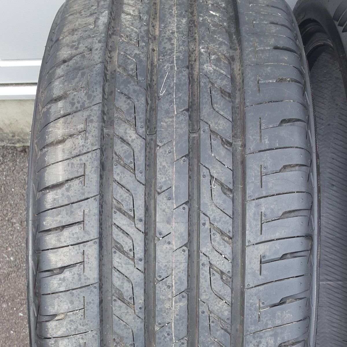 (値下げ)225/45R18　サマータイヤ2本セット　18インチ