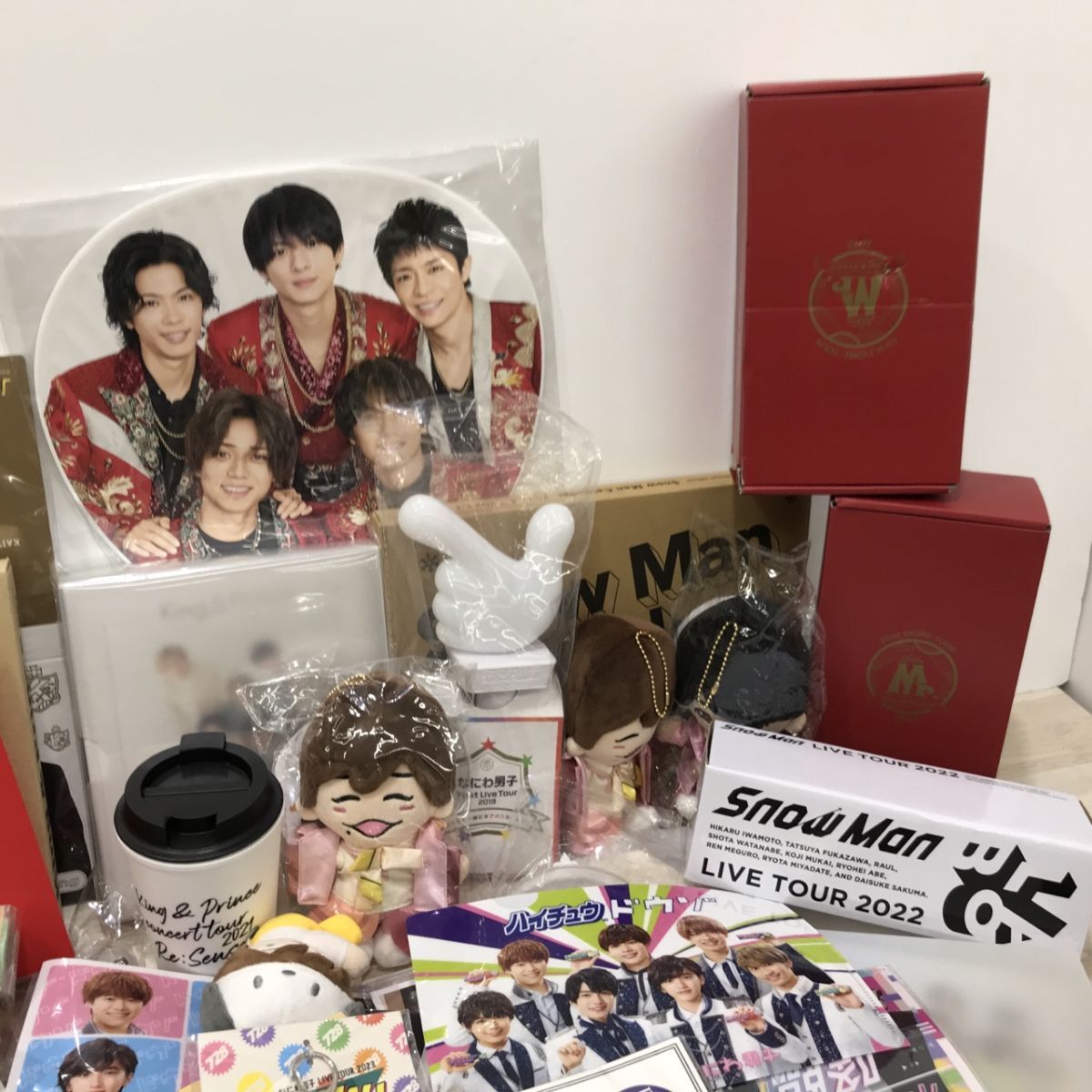 ① ジャニーズ ( キンプリ SnowMan なにわ男子 SixTONES) 等 カレンダー 写真 バッグ キーホルダー 等 グッズ 16kg まとめ セット[C3261]の画像4