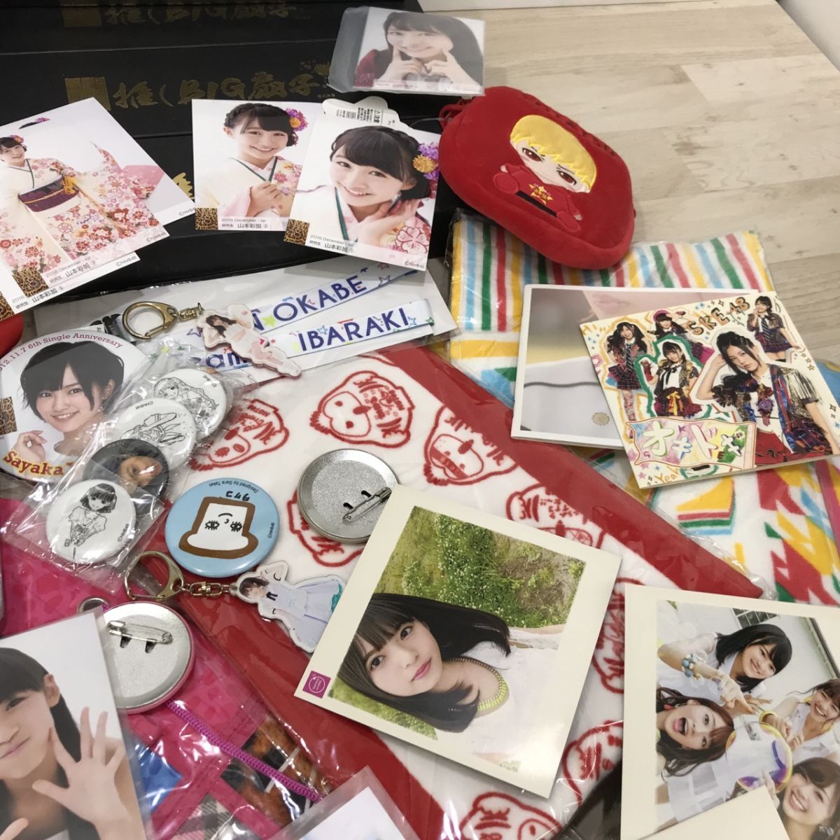 AKB48 HKT48 NMB48 等(扇子 写真 缶バッチ タオル ファイル トロフィー等 ) グッズ まとめ セット[C3628]の画像7