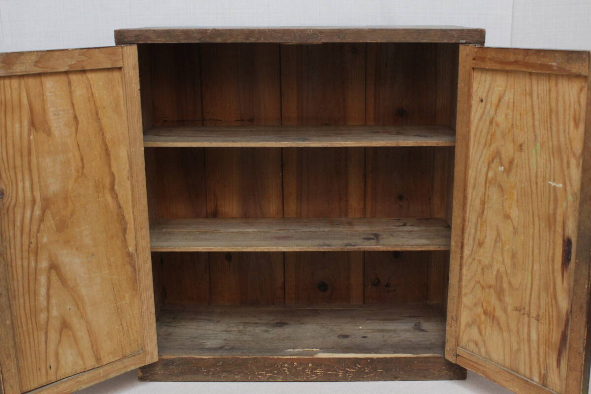 **ks# Showa Retro old kelp .. wooden storage shelves double doors cupboard bookcase old tool store furniture peace furniture storage furniture old furniture old Japanese-style house 