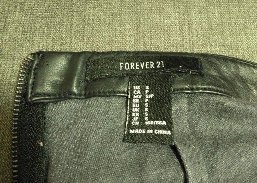 ミニスカート　FOREVER21　 黒　フェイクレザー    Sサイズ　