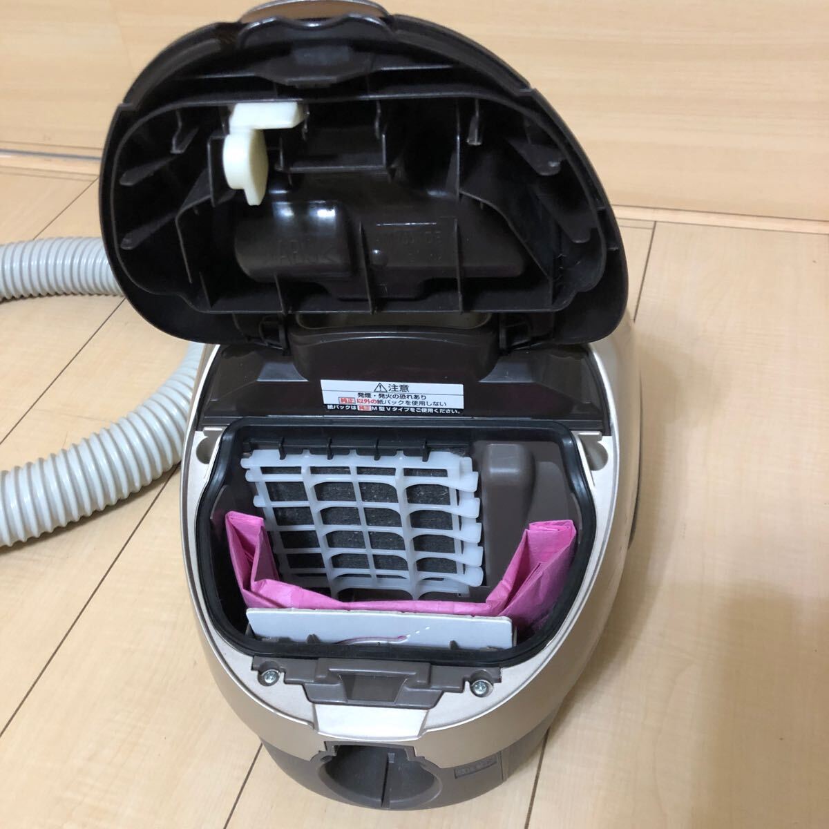 Panasonic 紙パック式掃除機 MC-PK14G-N 吸込仕事率 ：640 W パナソニック 電気掃除機 使用紙パック：M型Vタイプ_画像6