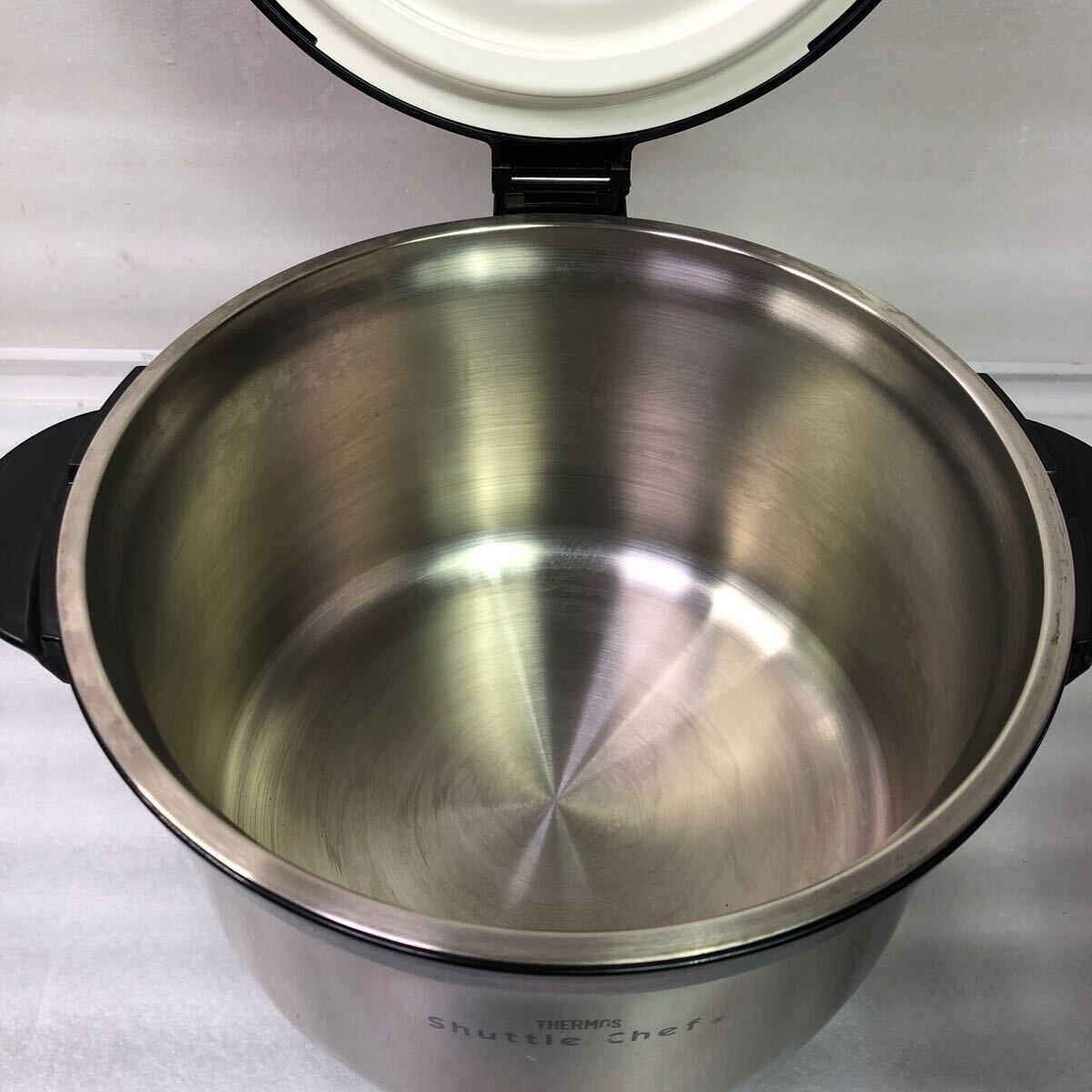 THERMOS Thermos vacuum heat insulation cookware KBA-3001 capacity : 3.0 L Shuttle shef made of stainless steel two-handled pot cookware Shuttle chef
