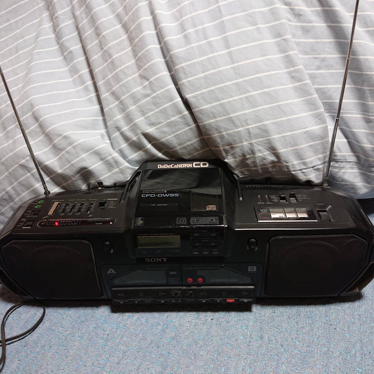 SONY ソニー CFD-DW95 DoDeCaHORN CD ドデカホーン ラジカセ 中古 電源入りラジオが受信できる事は確認しましたがそれ以上は不明です。_画像1