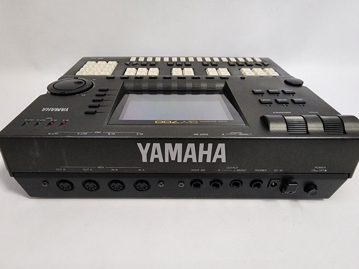 Yamaha QY700