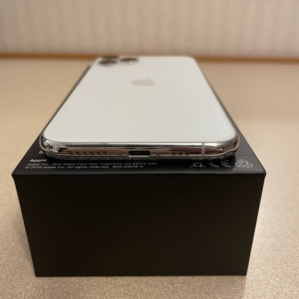 【中古美品 動作確認済】iPhone 11 Pro 256GB シルバー SIMフリー バッテリー78% 残債無し 検)週末クーポン Apple スマホの画像5