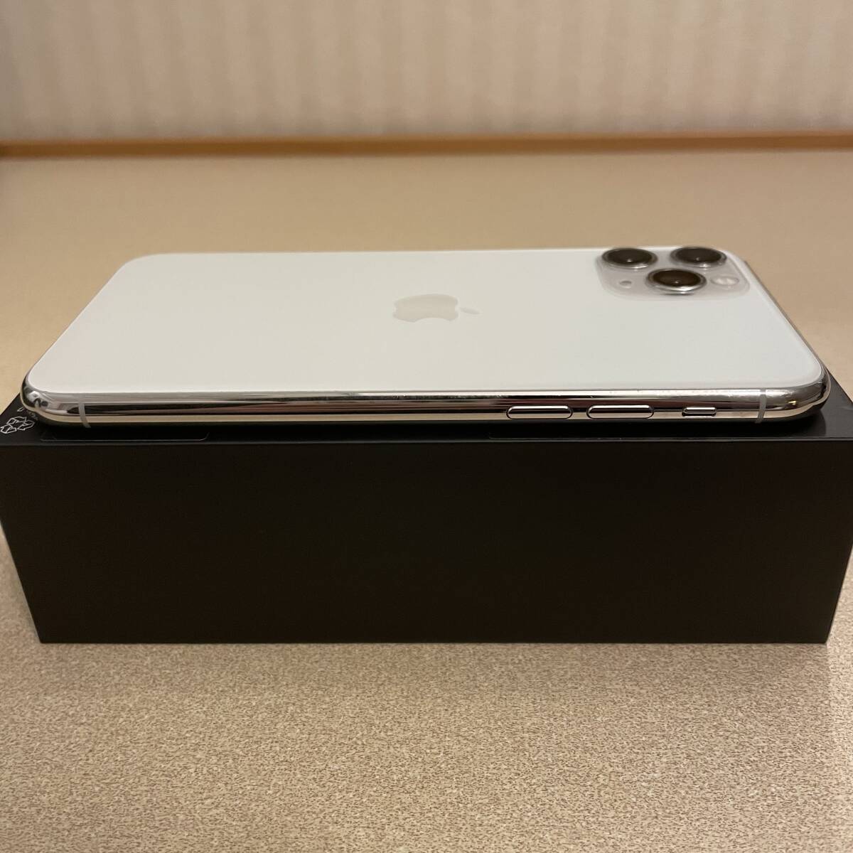 【中古美品 動作確認済】iPhone 11 Pro 256GB シルバー SIMフリー バッテリー78% 残債無し 検)週末クーポン Apple スマホの画像6