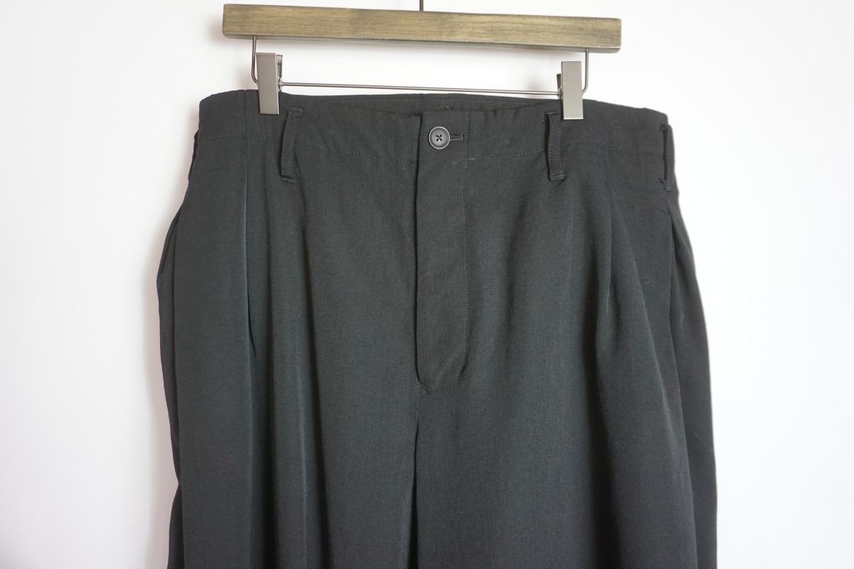 美品 18AW yohji yamamoto POUR HOMME ヨウジヤマモト WOOL GABARDINE PANTS サイドタック ギャバジン パンツ HV-P23-100 黒 4 本物 912N▲_画像3