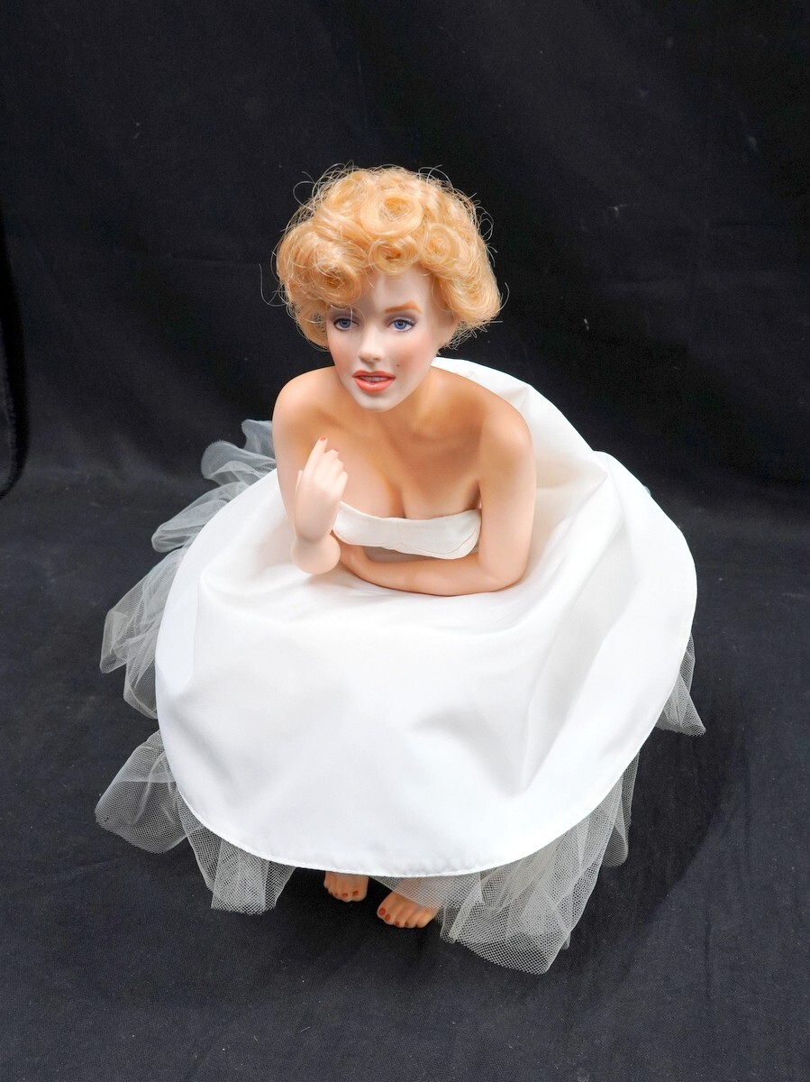 1000円スタート フィギュア フィギュリン マリリン・モンロー Marilyn Monroe フランクリンミント 陶器人形 椅子 約高さ29cm 3 YY30006の画像1