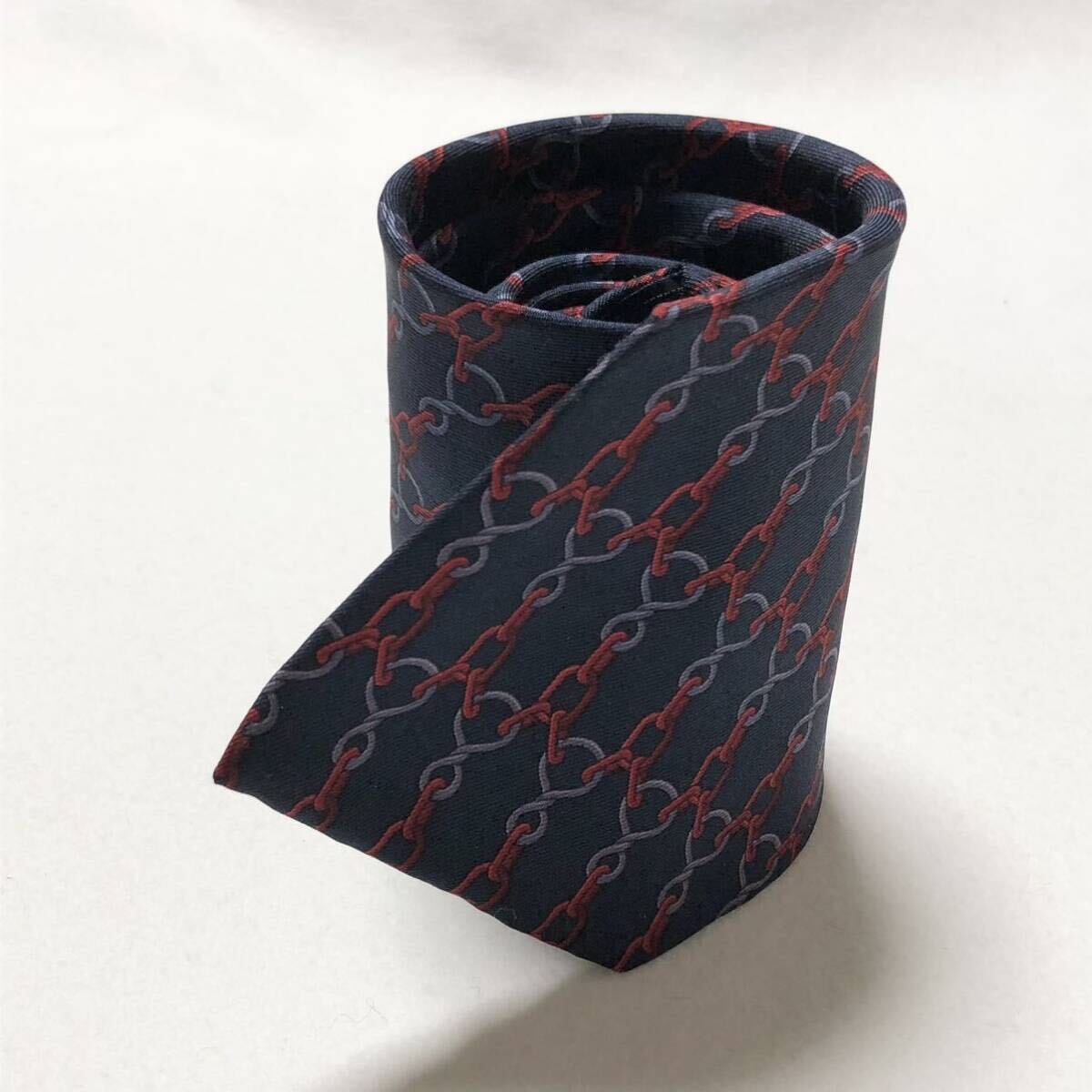 美品 GUCCI グッチ ネクタイ チェーン 紐 総柄 シルク100 美品 GUCCI グッチ ネクタイ チェーン 紐 総柄 シルク100