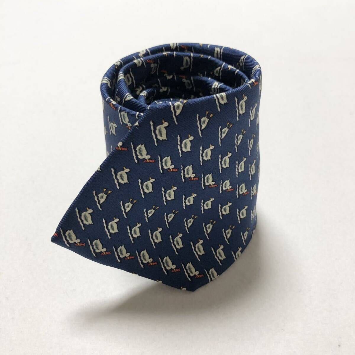 美品 HERMES エルメス ネクタイ 水辺のアヒル 総柄 シルク100 美品 HERMES エルメス ネクタイ 水辺のアヒル 総柄 シルク100