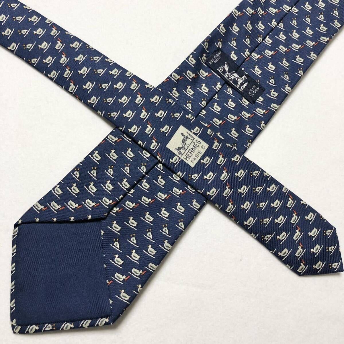 美品 HERMES エルメス ネクタイ 水辺のアヒル 総柄 シルク100 美品 HERMES エルメス ネクタイ 水辺のアヒル 総柄 シルク100