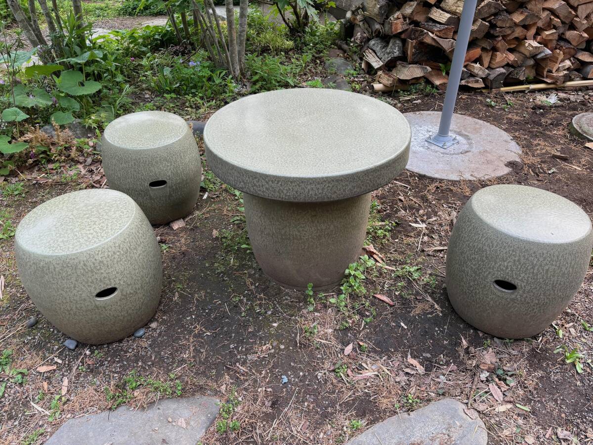 【直接引取り限定/埼玉県東松山ICそば】 陶器製 ガーデンテーブル/イス セットの画像1