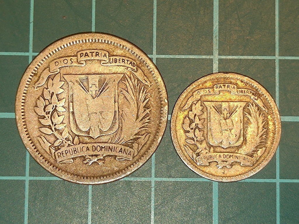 【1円スタート】ドミニカ共和国 ドミニカペソ銀貨 おまとめの画像1