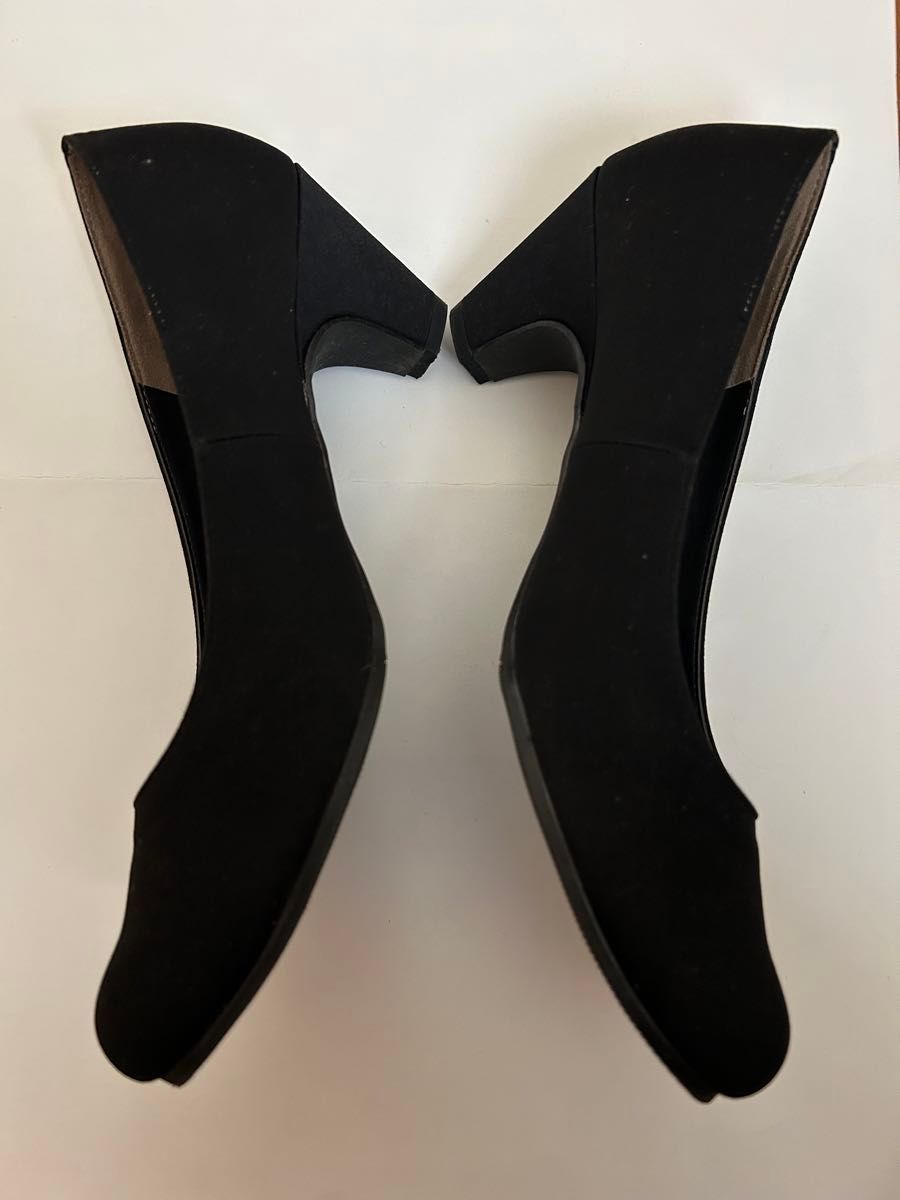 ブラック パンプス 黒 靴　フォーマル　冠婚葬祭　2通りの使い方可能  シューズ　素材は布