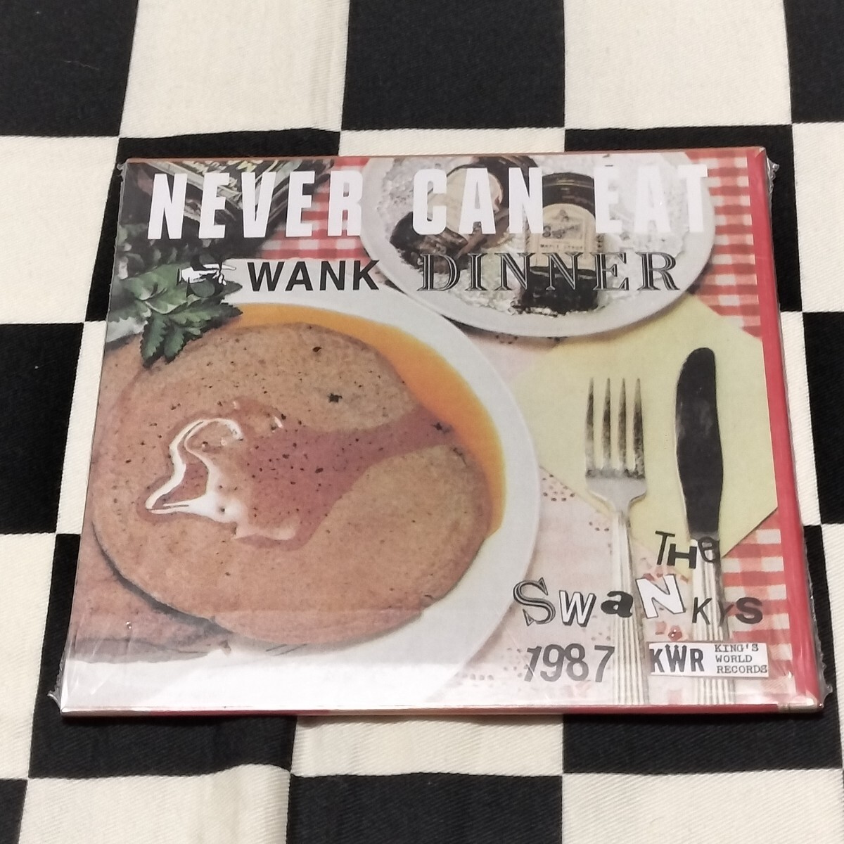 THE SWANKYS CD 「NEVER CAN EAT SWANK DINNER」 スワンキーズ SPACE INVADERS MOUSE GAI 害 KWR LYDIA CATS SLICKS ROBOTS NO-CUT _画像2