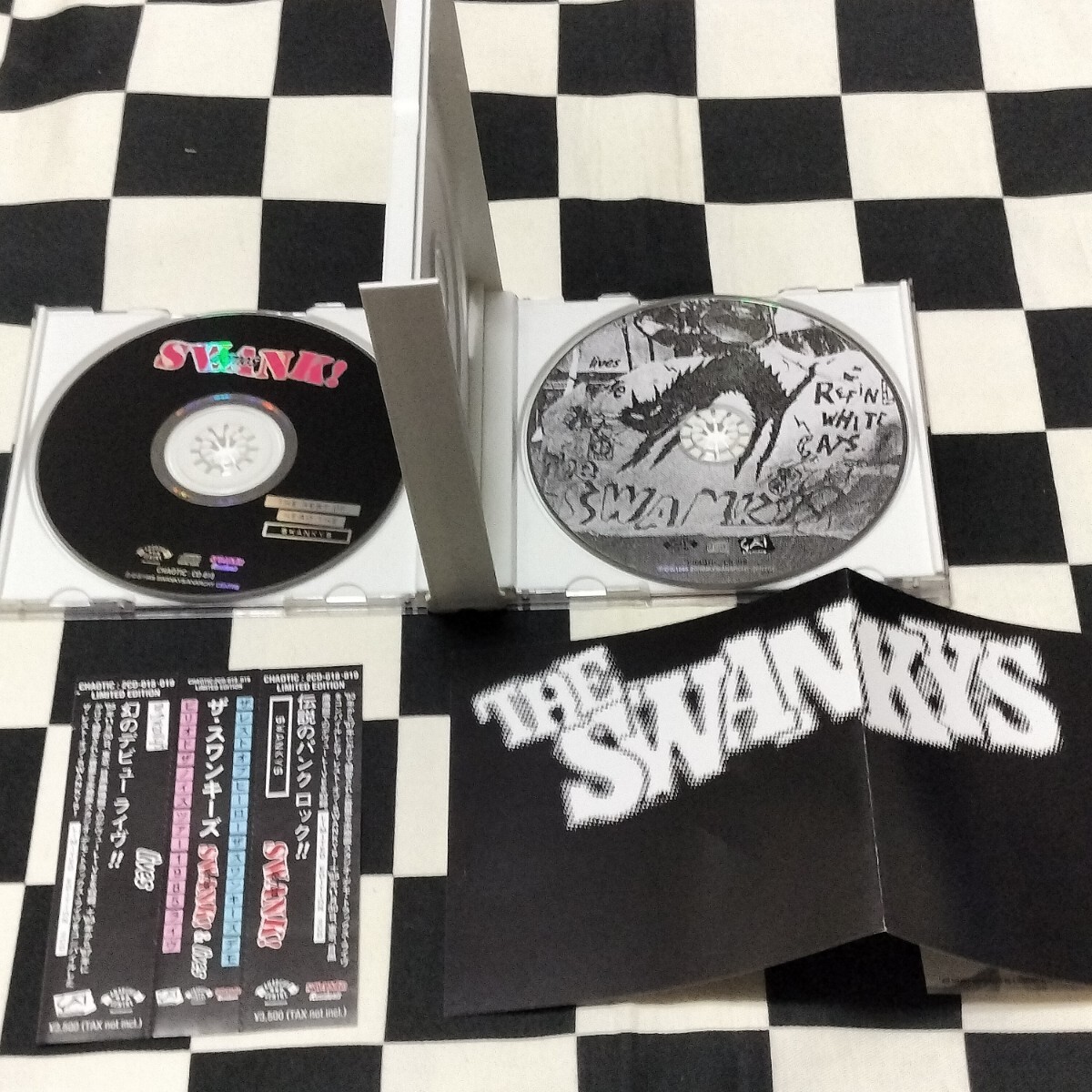 THE SWANKYS 2枚組CD 「SWANK&LIVES」 スワンキーズ SPACE INVADERS MOUSE GAI 害 KWR LYDIA CATS SLICKS ROBOTS NO-CUT LAST CHILD PUNK_画像3