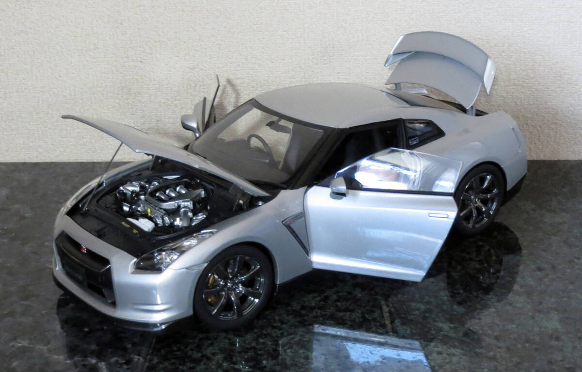 ■■■ 京商 1/18 日産 GT-R プレミアムエディション シルバー ■■■の画像2