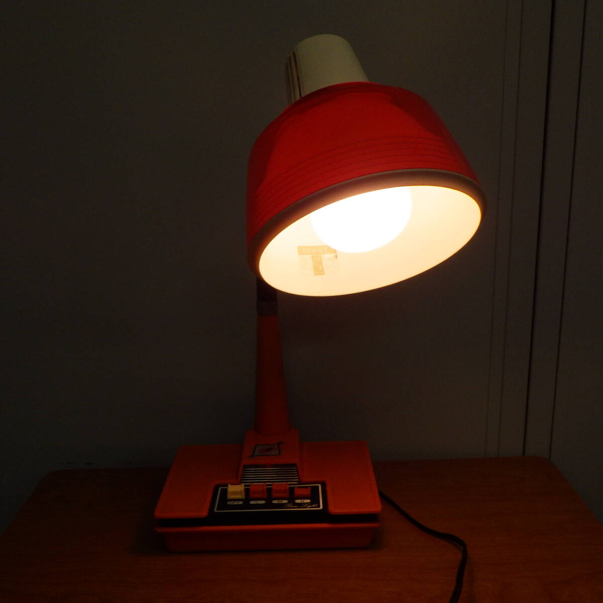 昭和レトロポップ 小泉産業 ヒカリ白熱灯照明器具 KS-138 テーブルランプ 卓上スタンド 電気スタンド ライト アンティークの画像1