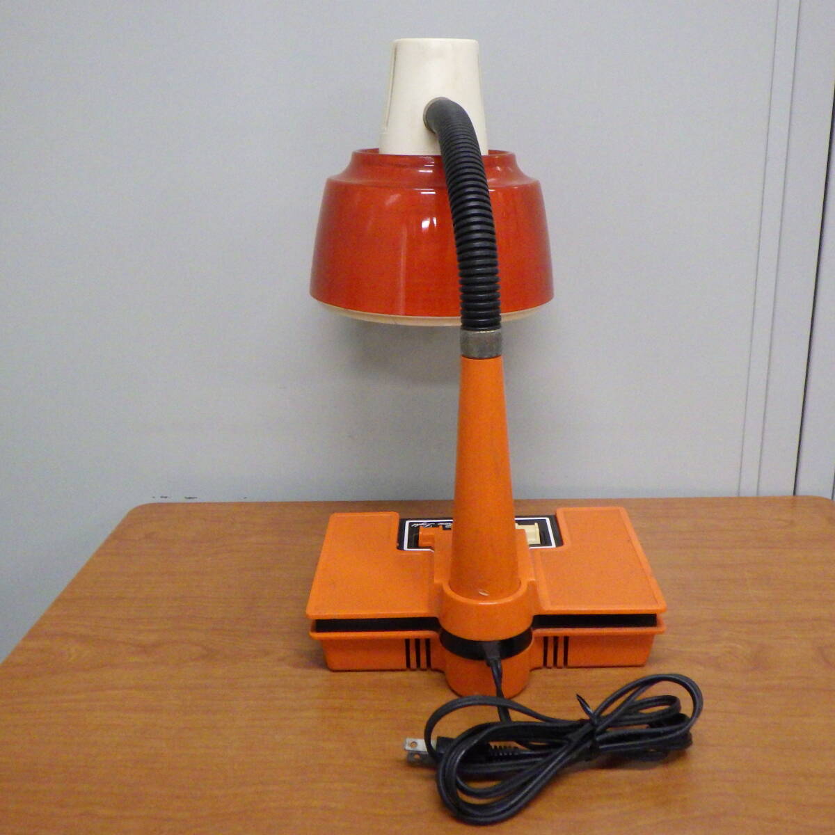 昭和レトロポップ 小泉産業 ヒカリ白熱灯照明器具 KS-138 テーブルランプ 卓上スタンド 電気スタンド ライト アンティークの画像8