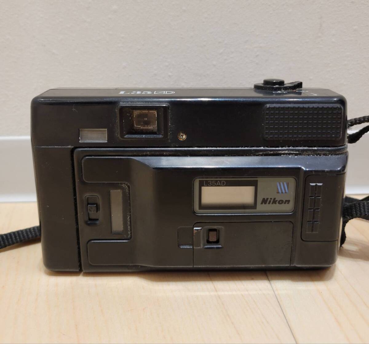 【OAK-1682FH】1円スタート Nikon ニコン カメラ L35AD 35mm 1:2.8 動作未確認品 中古 長期保管品 コンパクトフィルム ストラップ付 現状品の画像3