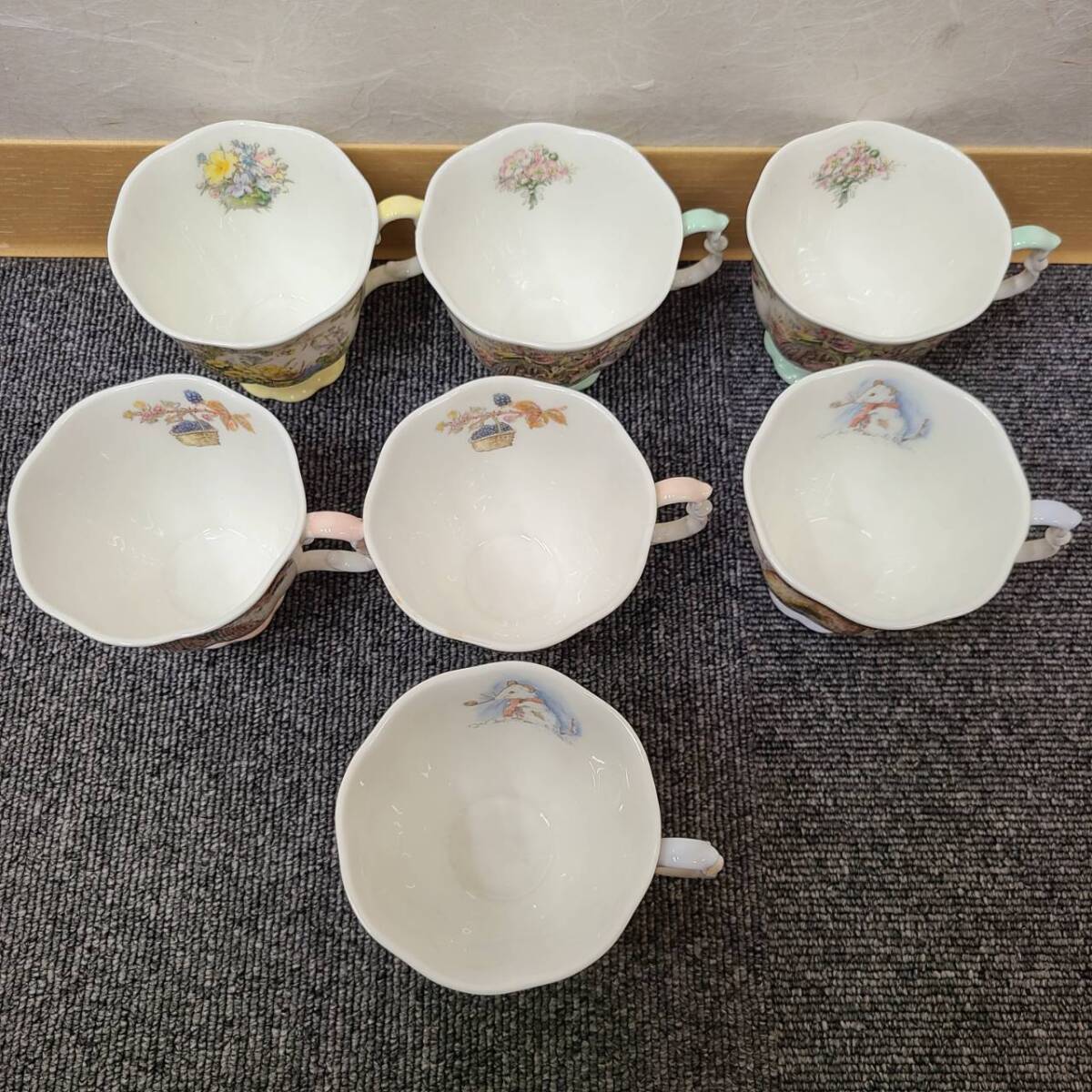 【YYD3272OM】1円～ 保管品 ROYAL DOULTON ロイヤルドルトン BRAMBLY HEDGE ブランベリーヘッジ カップ＆ソーサー 7客 四季 コレクションの画像6