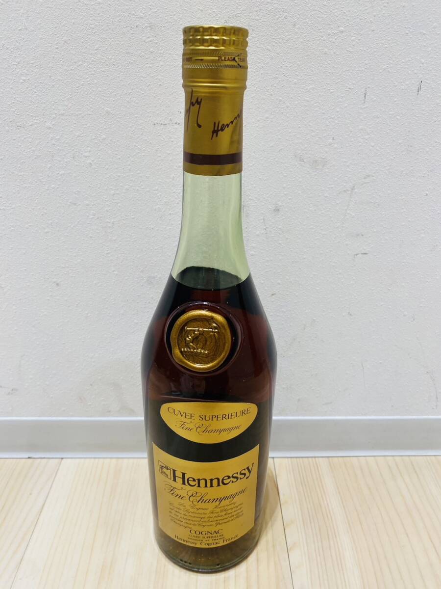 【OAK-1851YH】1円スタート Hennessy ヘネシー CUVEE SUPERIEURE コニャック お酒 洋酒 古酒 未開栓 保管品 アルコール 700mm スリムボトルの画像2