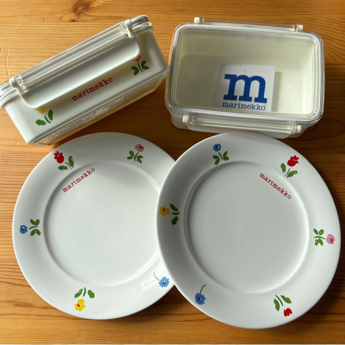 marimekkoマリメッコ 未使用品4点セット 可愛い タッパー×2 marimekkoマリメッコ 未使用品4点セット 可愛い タッパー×2