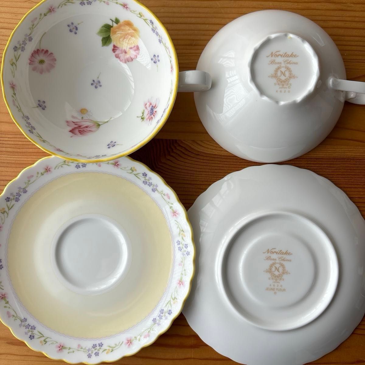 ノリタケbone china   カップ&ソーサー2客        ジュヌフレール可愛い花柄スカラップ♪未使用品