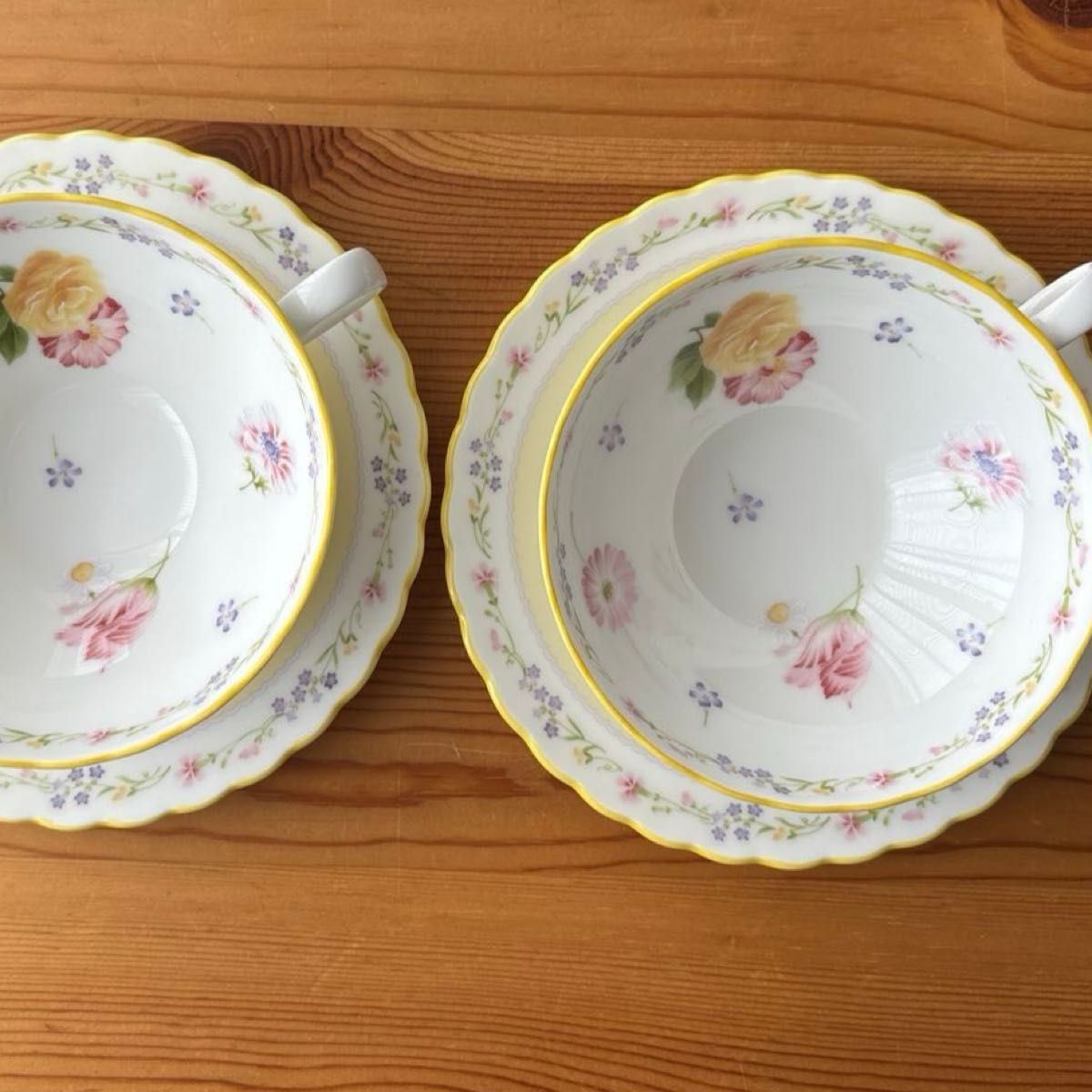 ノリタケbone china   カップ&ソーサー2客        ジュヌフレール可愛い花柄スカラップ♪未使用品