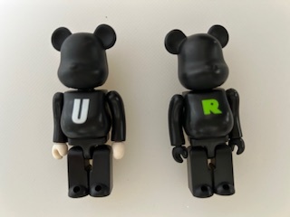 BE@RBRICK ベアブリック 100％  シリーズ5  BASIC  ”R” ＆ 裏（グッドイナフ） ”U”の画像1